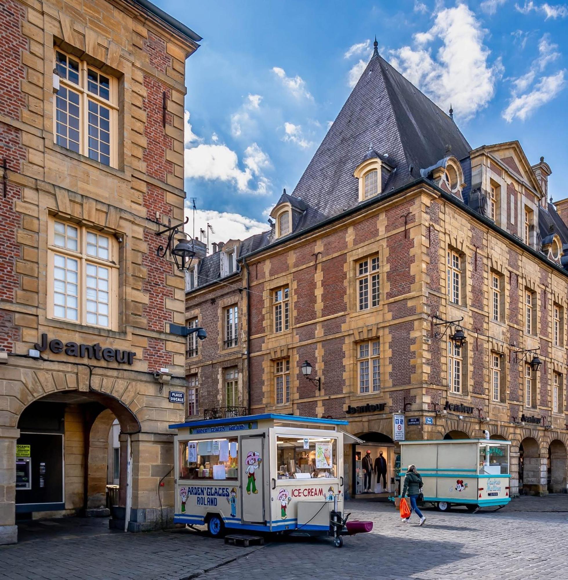 Le Petit Ardennais Шарлевиль-Мезьер Экстерьер фото