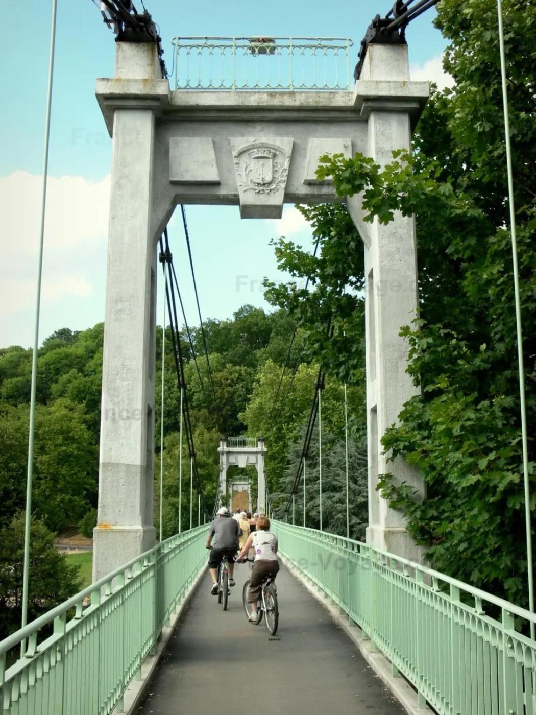 Le Petit Ardennais Шарлевиль-Мезьер Экстерьер фото