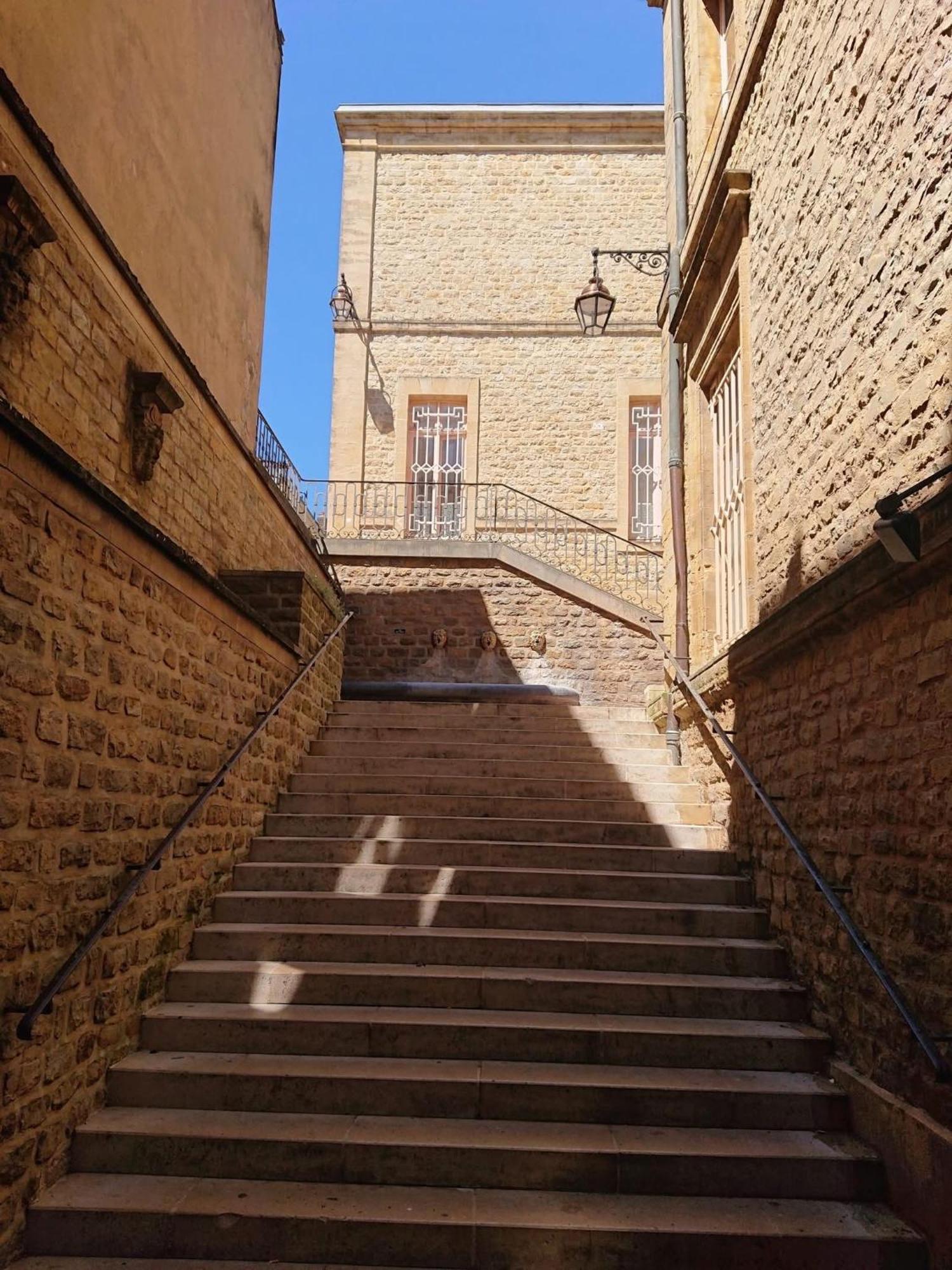 Le Petit Ardennais Шарлевиль-Мезьер Экстерьер фото